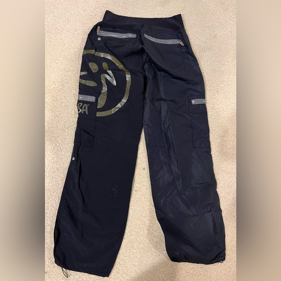 Zumba fitness lot - Purple Peek A Boo Bag and 2 pair of Zumba Cargo Pants - Picture 10 of 15